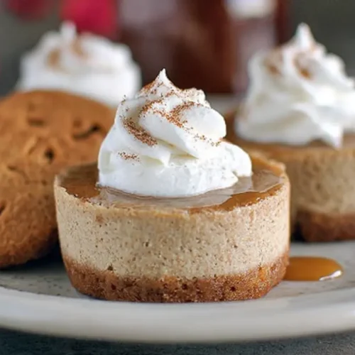 Delicious no-bake gingerbread cheesecake cups, perfectly layered for a festive dessert.