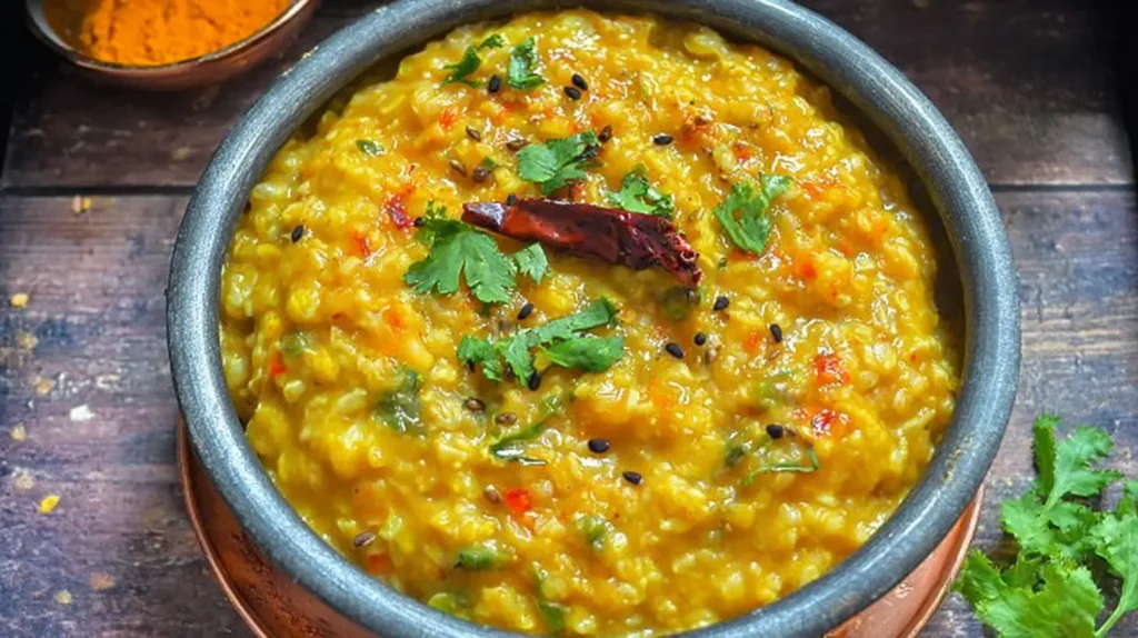 Wholesome Oats Khichdi served warm, ideal for a weight loss diet.