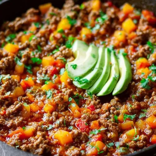 A sizzling 30-minute ground beef dinner skillet with vegetables