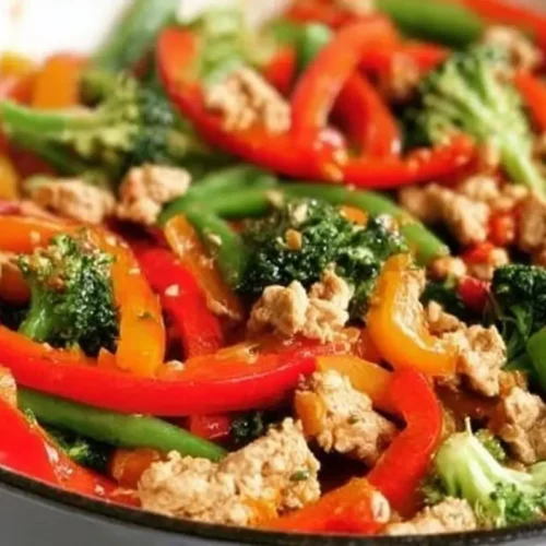 A vibrant easy ground turkey stir fry with colorful vegetables in a wok