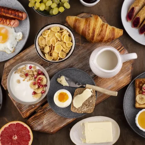 Collection of fast breakfast ideas for busy mornings, featuring granola and fruit.